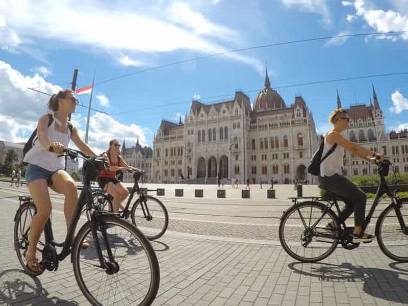 Budapest : visite guidée à vélo et à vélo électrique avec goulasch