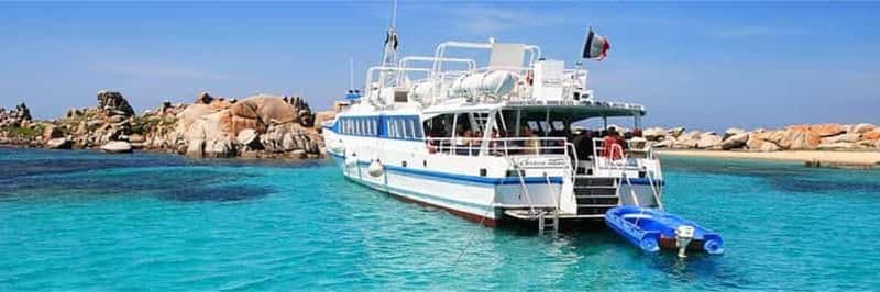 Croisière d'une journée vers les îles Cerbicales et Lavezzi avec déjeuner