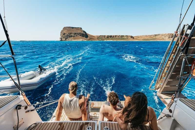 Au départ de Kissamos : croisière à la voile à Balos et Gramvousa avec déjeuner