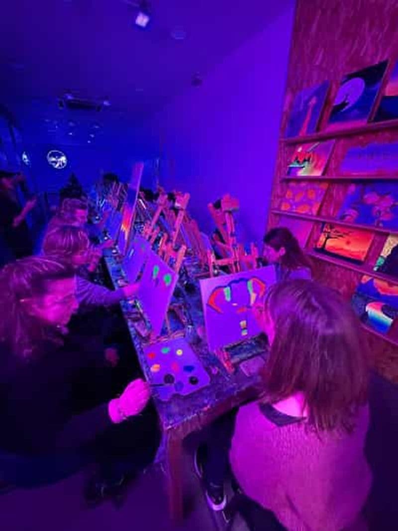 Málaga : Cours de peinture et de dégustation à l'Académie Wine Gogh Glow