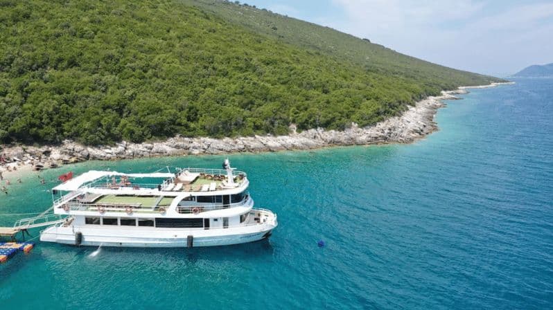 Depuis Tirana/Durres/Golem : croisière quotidienne à Sazan et Karaburun