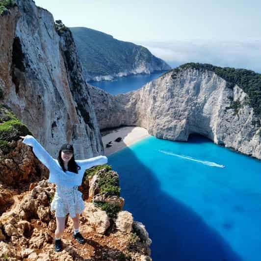 Zante : visite privée de la plage de Navágio et des grottes bleues par terre et par mer