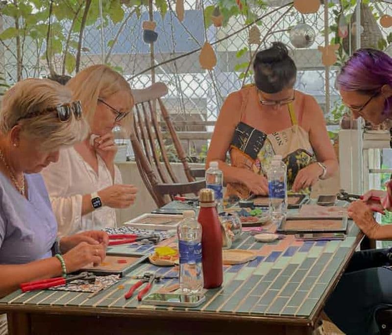 Ho Chi Minh Ville : Atelier de mosaïque dans un endroit secret