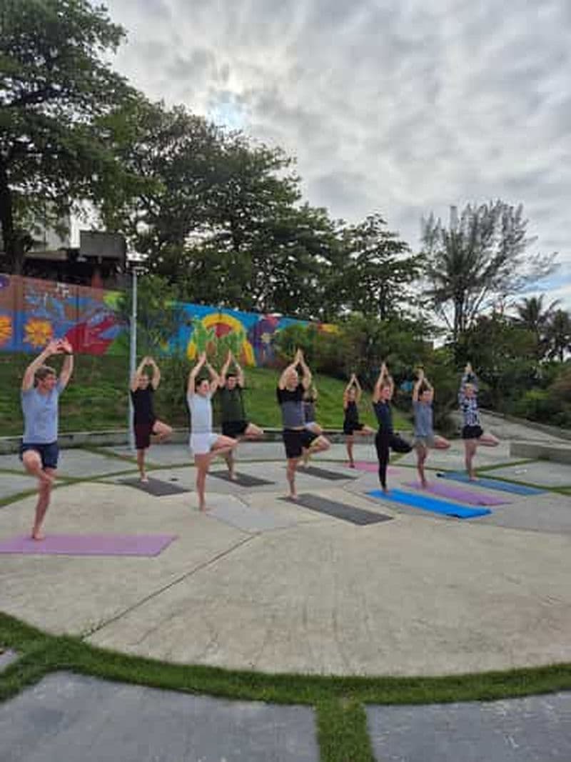 Yoga à Pedra da Gávea