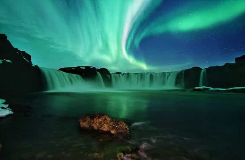 Akureyri : poursuite de l'aurore boréale en Super Jeep