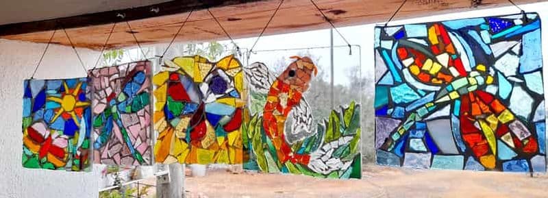 Atelier de mosaïque verre sur verre près de Lagos