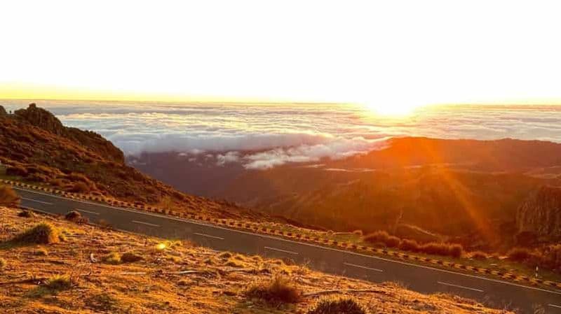 Pico Do Arieiro to Pico Ruivo : Sunrise Hike Transfers (en anglais)
