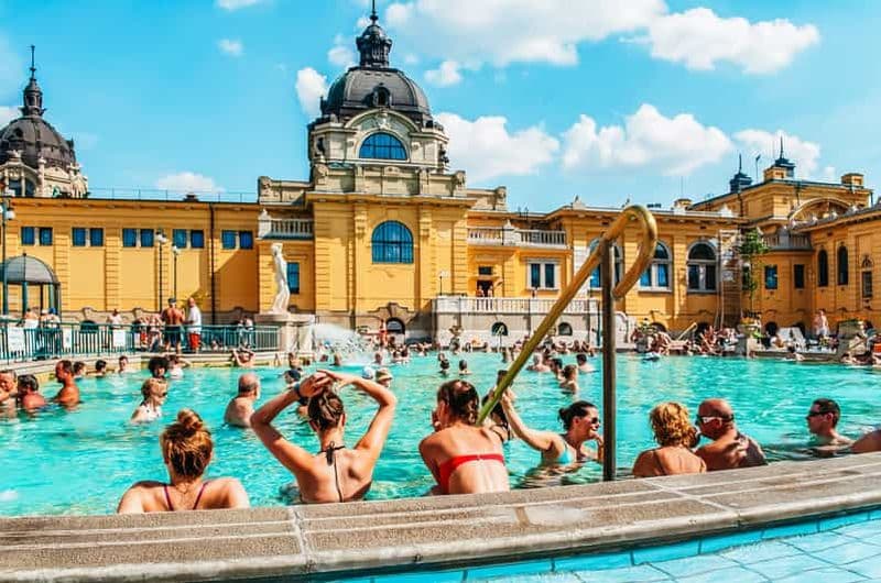 Budapest : Journée aux thermes de Széchenyi avec dégustation facultative