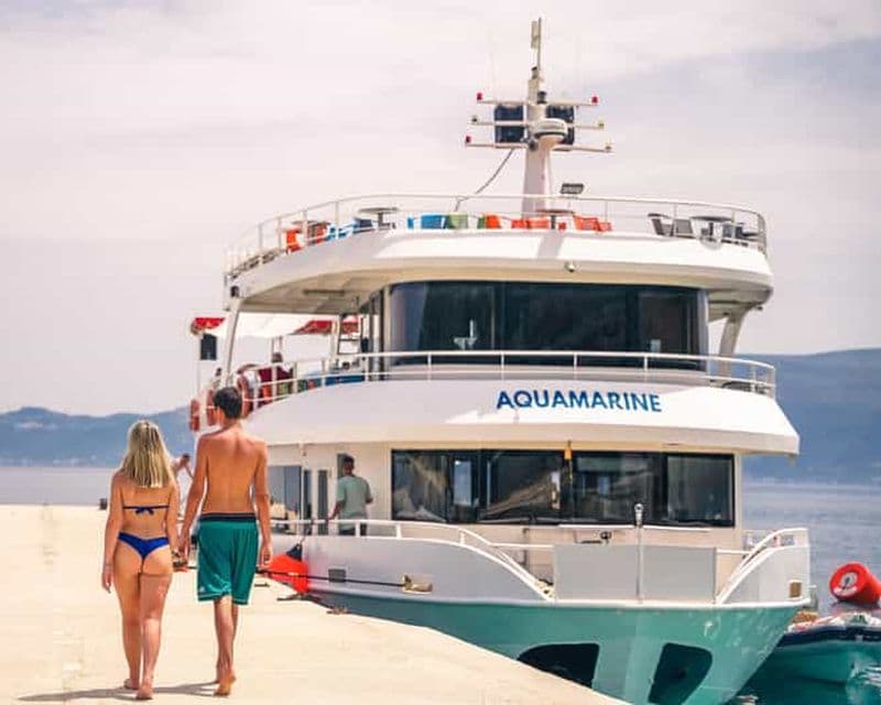 Croisière quotidienne à Sazan, Karaburun et la grotte de Haxhi Ali