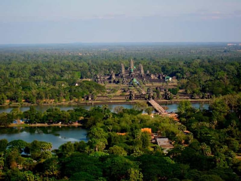 Angkor Wat : Visite en petit groupe avec vol en montgolfière et déjeuner