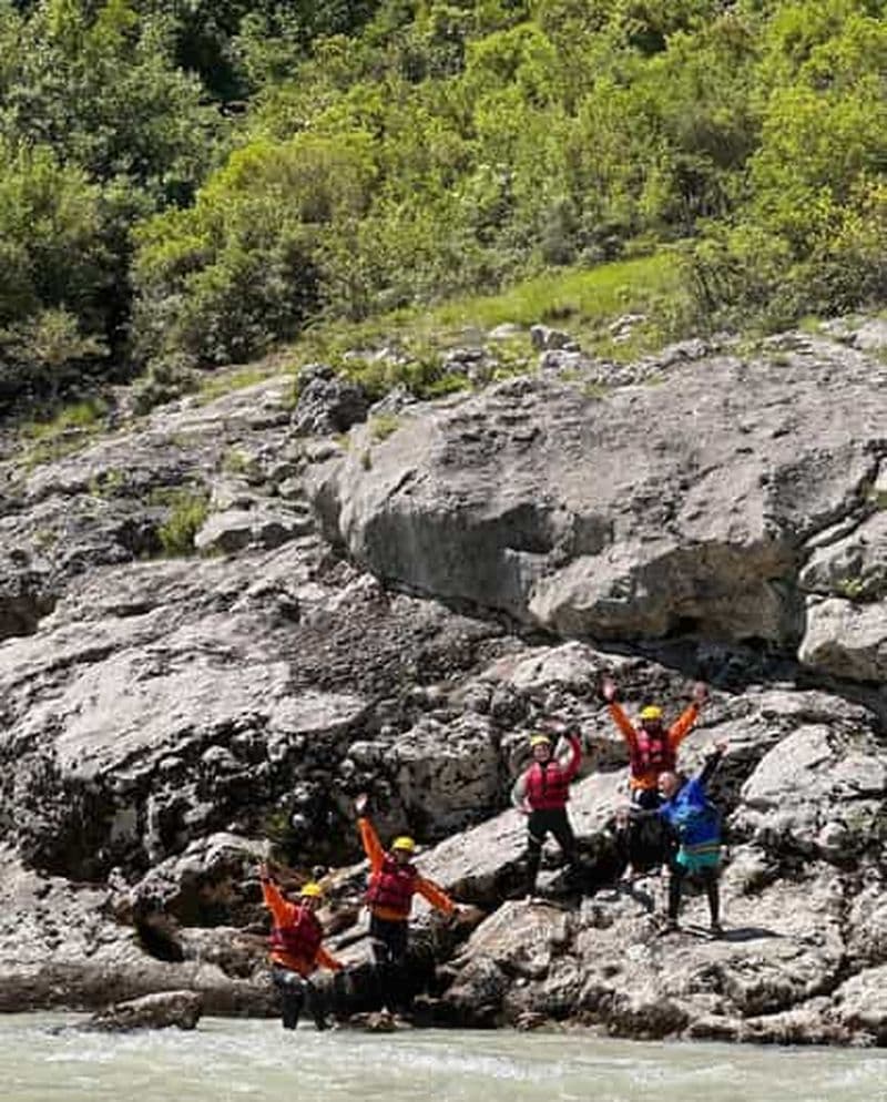Aventure en rafting sur la rivière Vjosa et bains thermaux de Permet