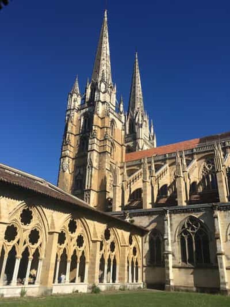 Bayonne : visite guidée à pied avec un guide de la région