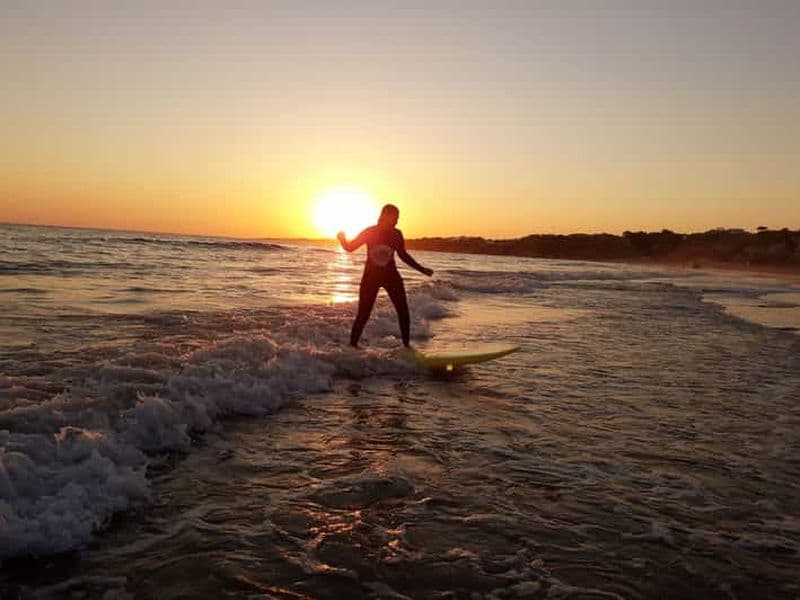 Albufeira : 2 heures de cours de surf sur la plage de Falesia