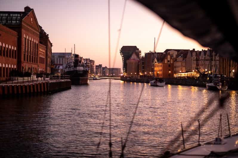 Gdańsk : Croisière panoramique au coucher du soleil avec boisson de bienvenue