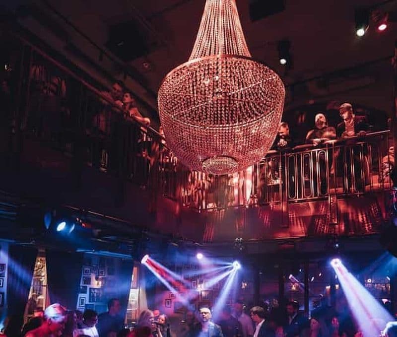 Dîner et danse : une soirée privée de luxe à Varsovie