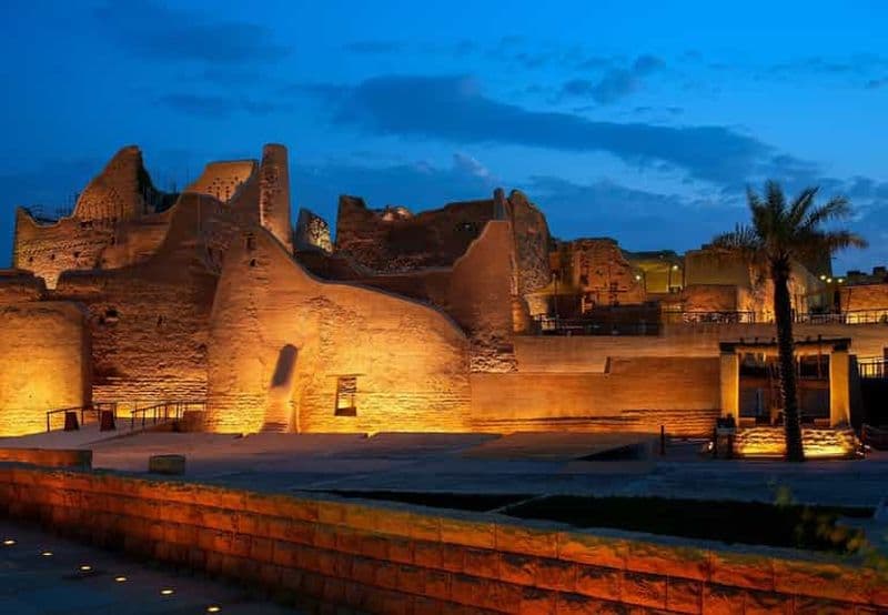 Riyadh: Diriyah Walking Tour with Coffee and Souvenirs