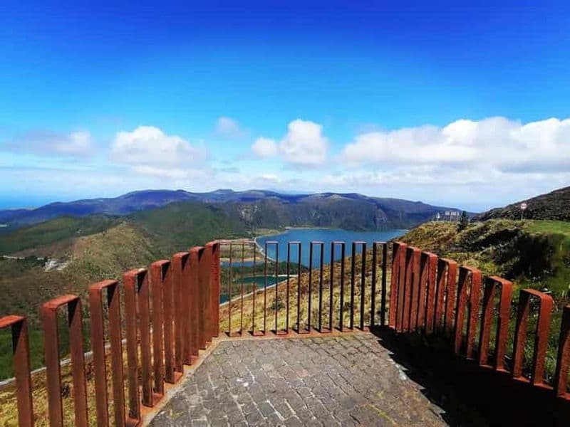 SUV - CROISIÈRE EXCURSION - LAC DE FEU, ANANAS ET THÉ