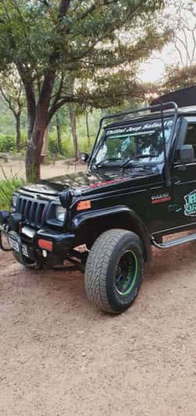 Prise en charge en jeep à l'aéroport et retour à Sigiriya.