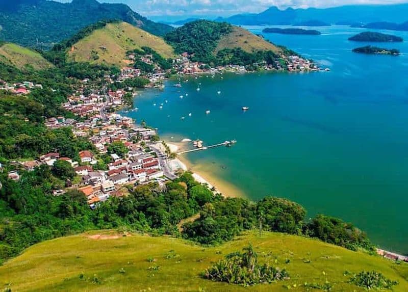 Aventure en rafting avec Jeep 4x4 dans la forêt atlantique