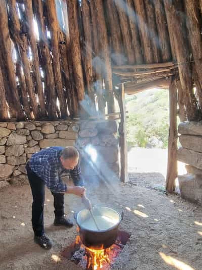 Sardaigne : atelier privé de fabrication de fromage et visite du Supramonte