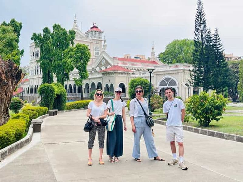 L'expérience complète de Pune : Une visite d'une jounée (AC Car Tour)
