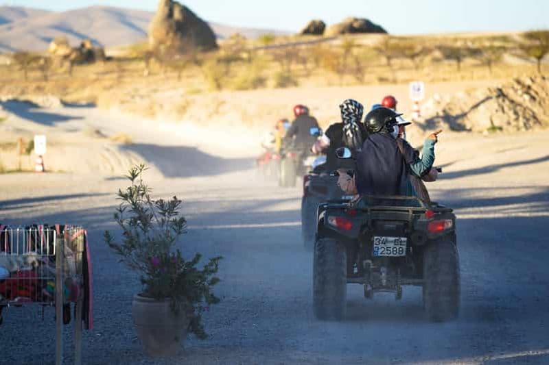 Cappadoce : safari en quad de 2 heures au coucher du soleil avec transfert depuis l'hôtel