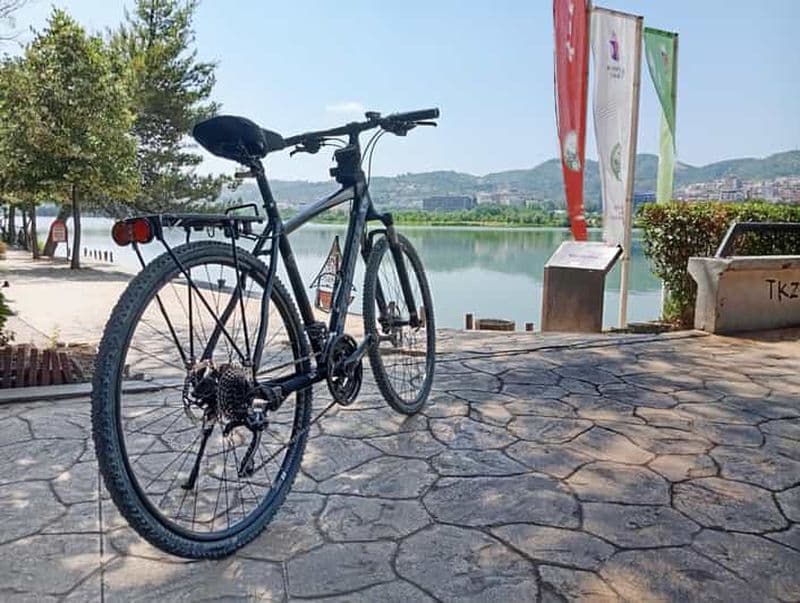Visite à vélo de Tirana avec un guide de la région