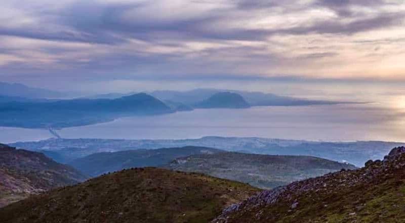 Patras : randonnée au lever du soleil à Panachaiko avec petit-déjeuner et cascade