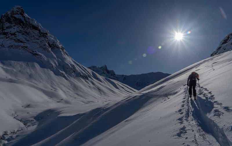 Girdwood : Excursion à ski dans l'arrière-pays avec un guide expérimenté