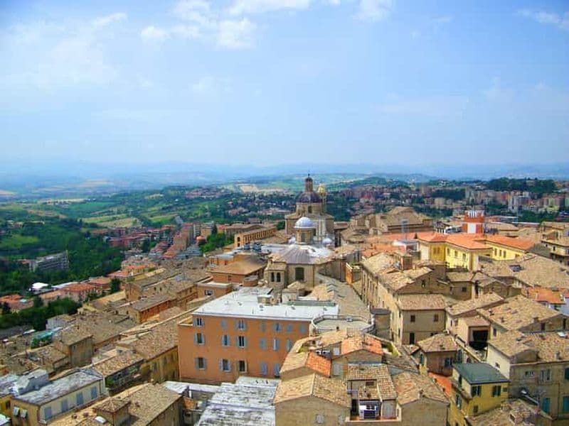 Visite privée de Macerata : vieille ville et opéra en plein air