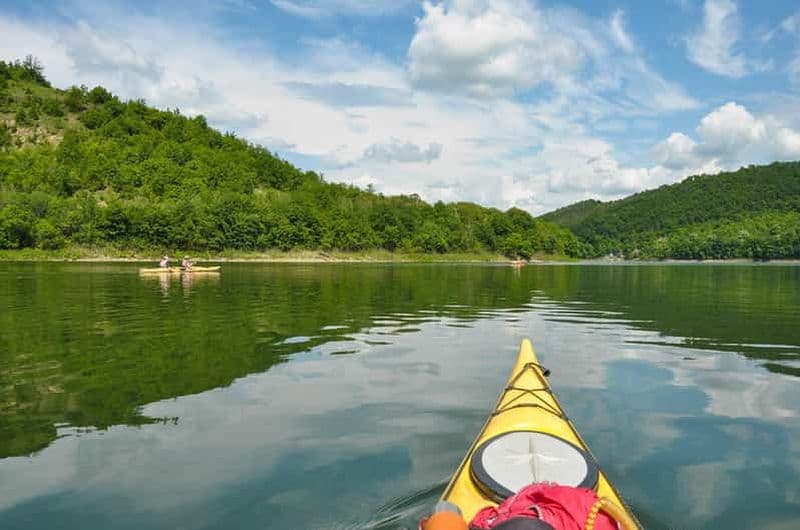 Excursion d'une journée en kayak sur le lac de barrage de Stamboliski
