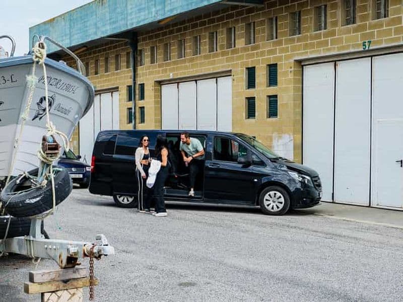 Profitez d'une aventure épique en jet ski à Nazaré avec la légende du surf Tó