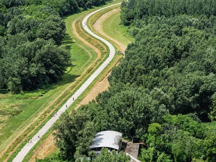 Bratislava : ville, rideau de fer et bunker en vélo électrique