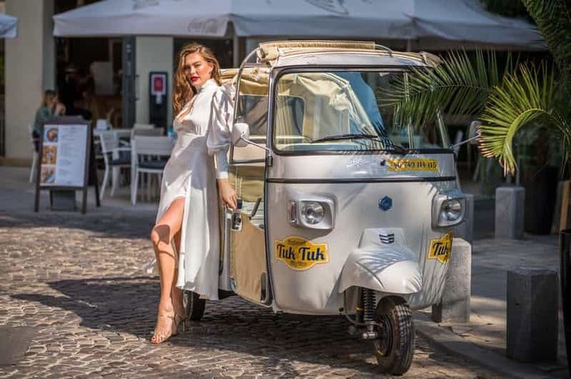Bucarest : visite romantique en tuk-tuk avec mini-bar