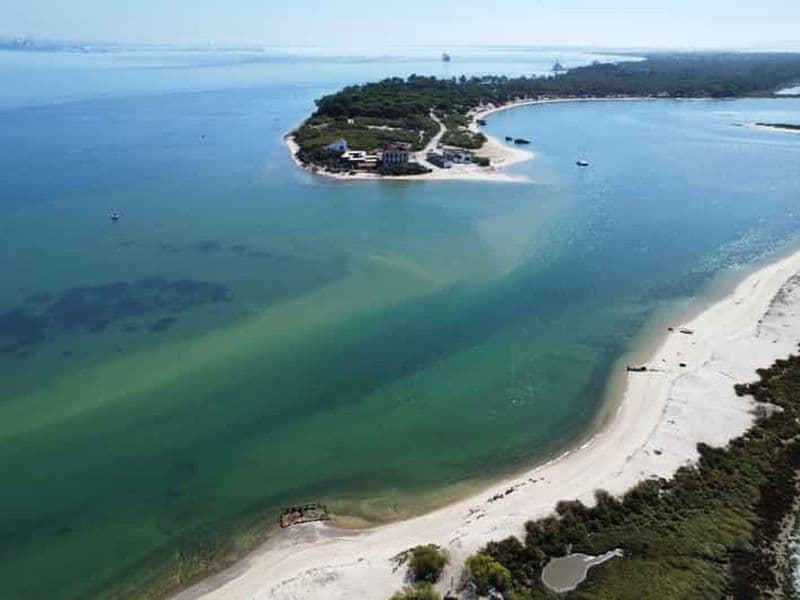 Setúbal : Transfert en bateau vers Tróia et les ruines romaines