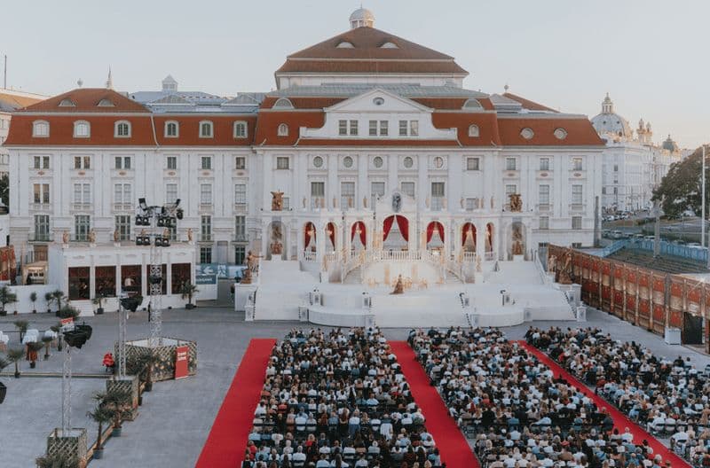 Vienne : opéra en plein air unique « La Traviata » - avec place assise