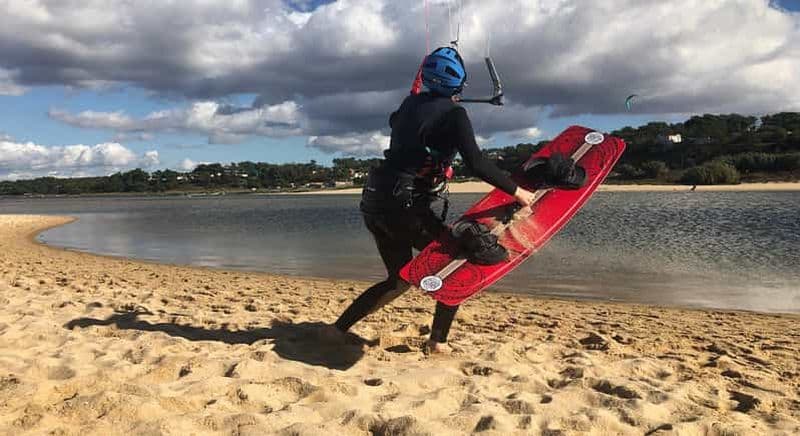 Almada: cours de kitesurf en groupe