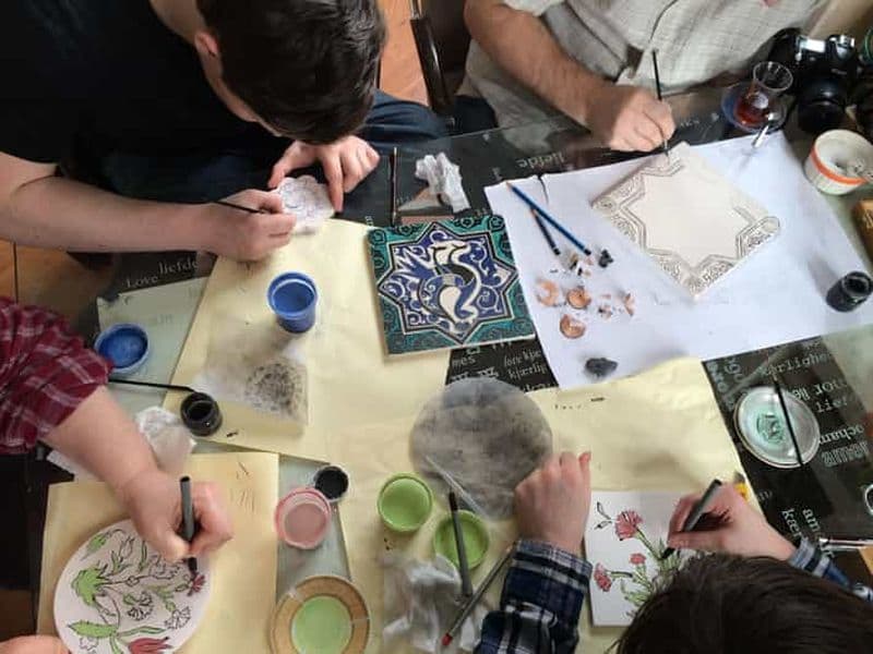 Istanbul : Atelier de peinture sur céramique et carreaux de faïence