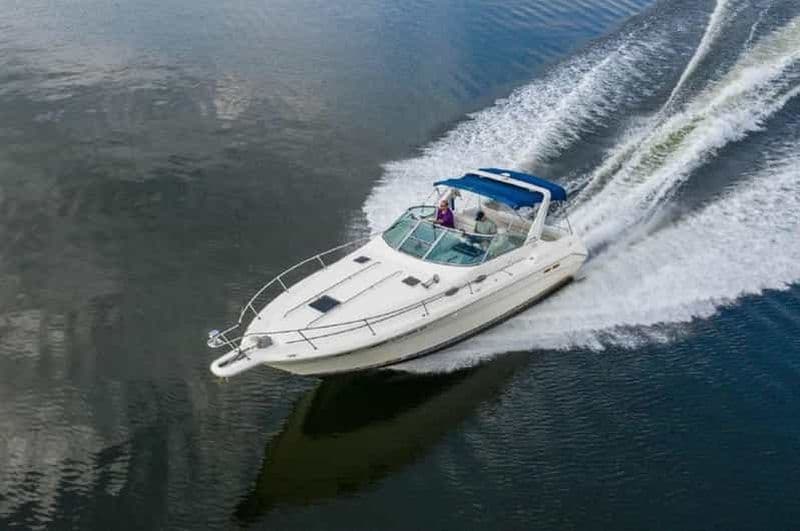 Sea Ray 330 avec cabine de pilotage pour 10 personnes !