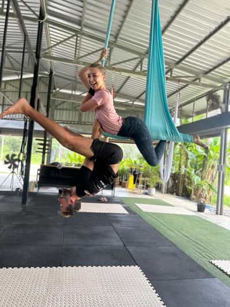 Koh Lanta : Cours de Yoga Aérien