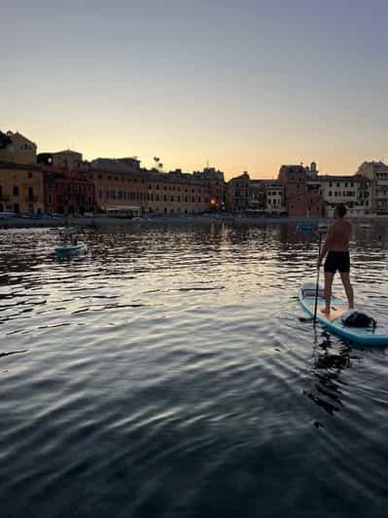 Location de SUP dans la Baia del Silenzio à Sestri Levante