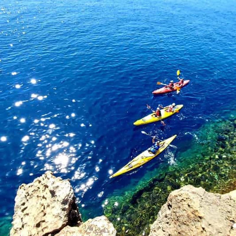 Gozo : Aventure guidée en kayak à Comino et au Lagon Bleu