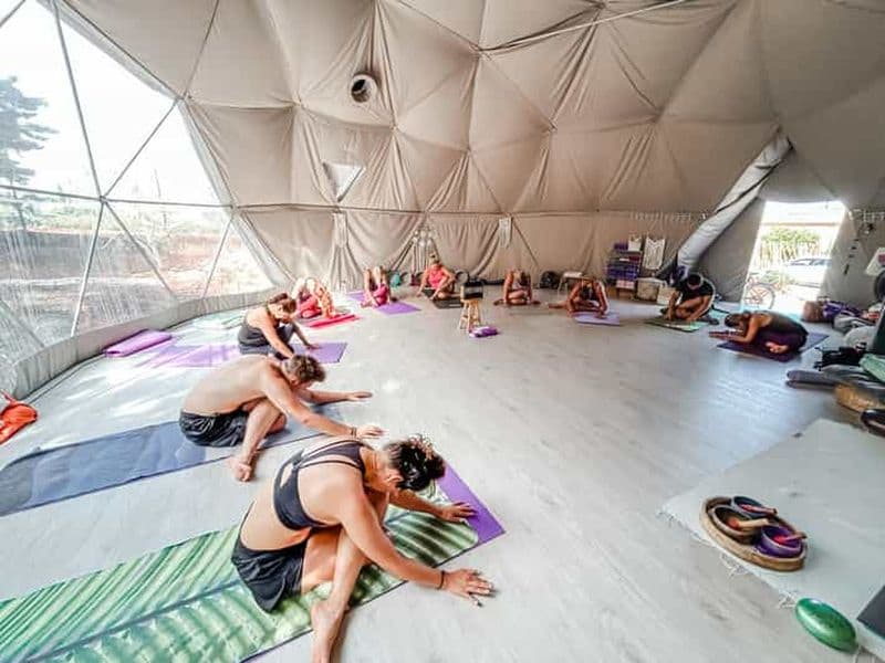 Guia : Albufeira Dome Vinyasa Yoga Classes with Lulushanti