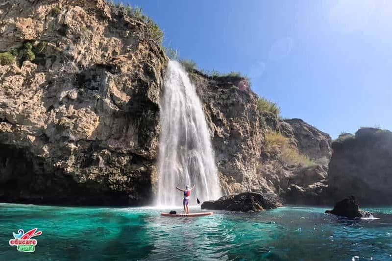 Au départ de Nerja : visite guidée en paddle surf des falaises et de la cascade de Maro