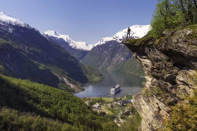 Geiranger : Visite en bus avec guide audio multilingue