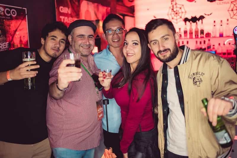 Pub Crawl gratuit avec 1 heure d'open bar en option.