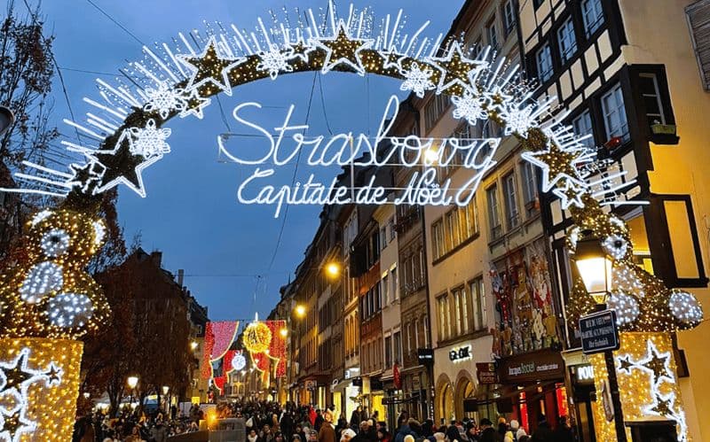 Strasbourg : visite à pied des marchés de Noël avec vin chaud