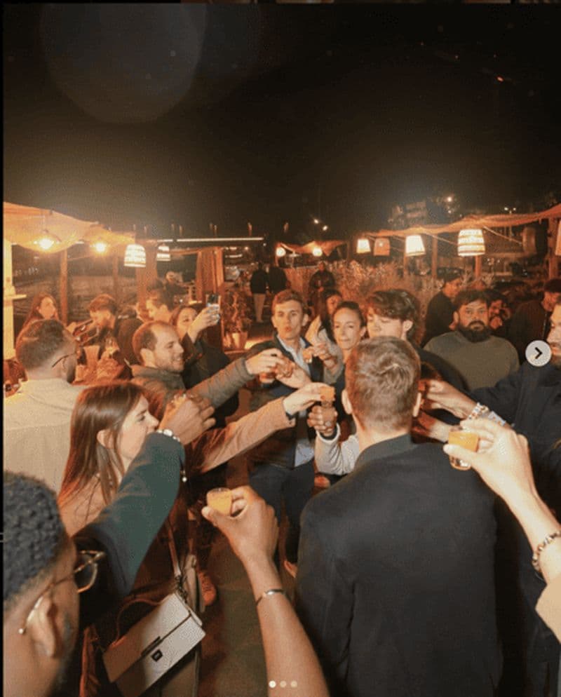 Paris : boissons, DJ sets et soirée brésilienne au coucher du soleil sur la Seine