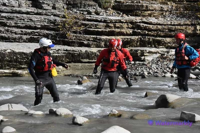 Exploration de la cascade de Bogova et du canyon d'Osumi avec équipement