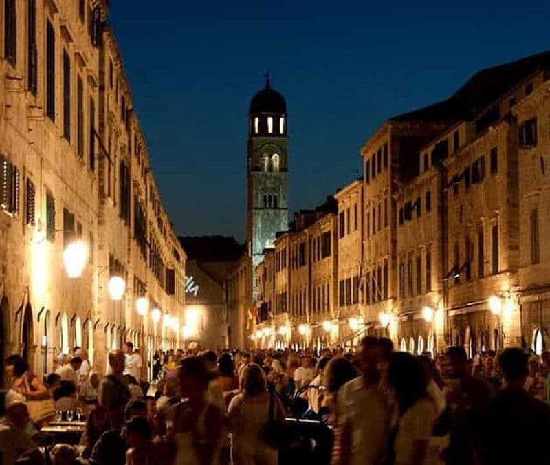 Vieille ville de Dubrovnik : visite nocturne avec histoire, vin et bouchées